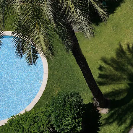 ミディアム ホテル 4*