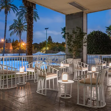 ミディアム ホテル