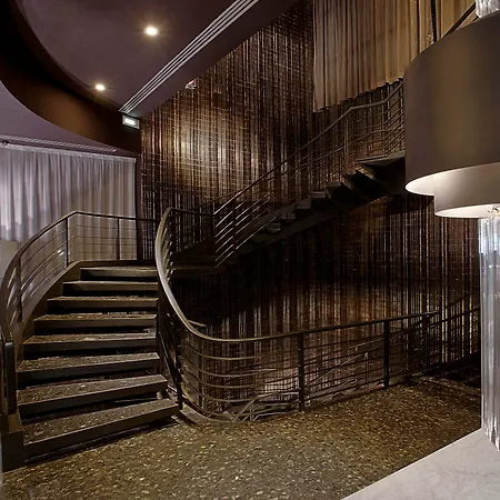 瓦伦西亚媒介酒店