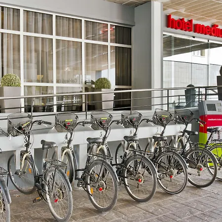 Medium Hotel